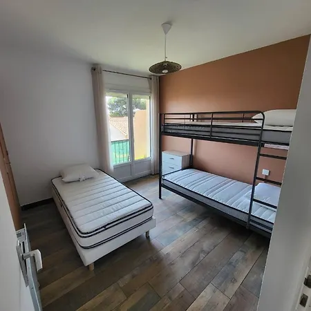 Apartment Pres De La Plage, 2 Chambres, Balcon, Parking Prive, 5 Pers, Saint Pierre La - Fr-1-229d-137