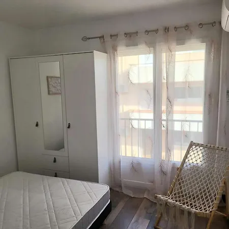 Pres De La Plage, 2 Chambres, Balcon, Parking Prive, 5 Pers, Saint Pierre La - Fr-1-229d-137 Apartment Fleury (Aude)